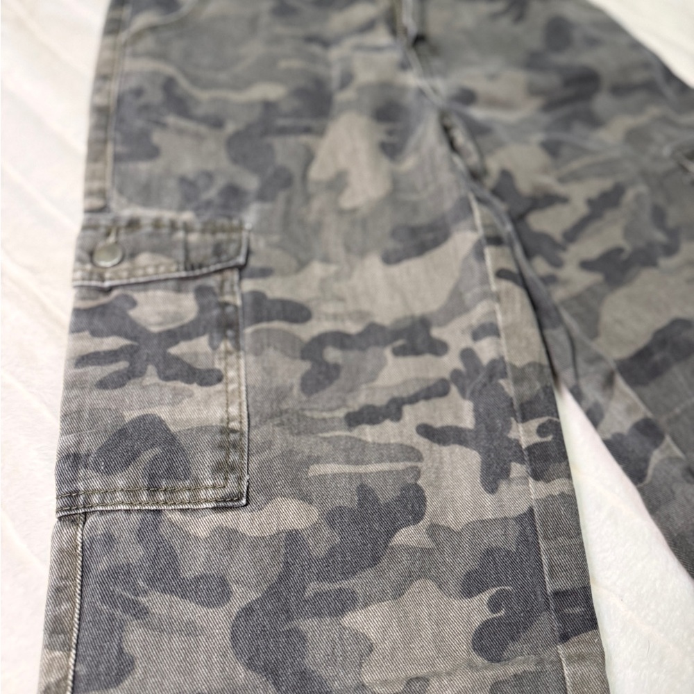 ❌SOLD❌Women's Camouflage Cargo Pants - Picture 4 of 8
